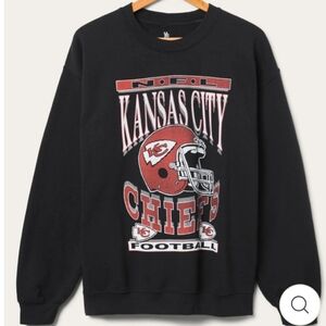 3215 NWT Kansas City Chiefs Helmet Flea Market Crew Sz XS